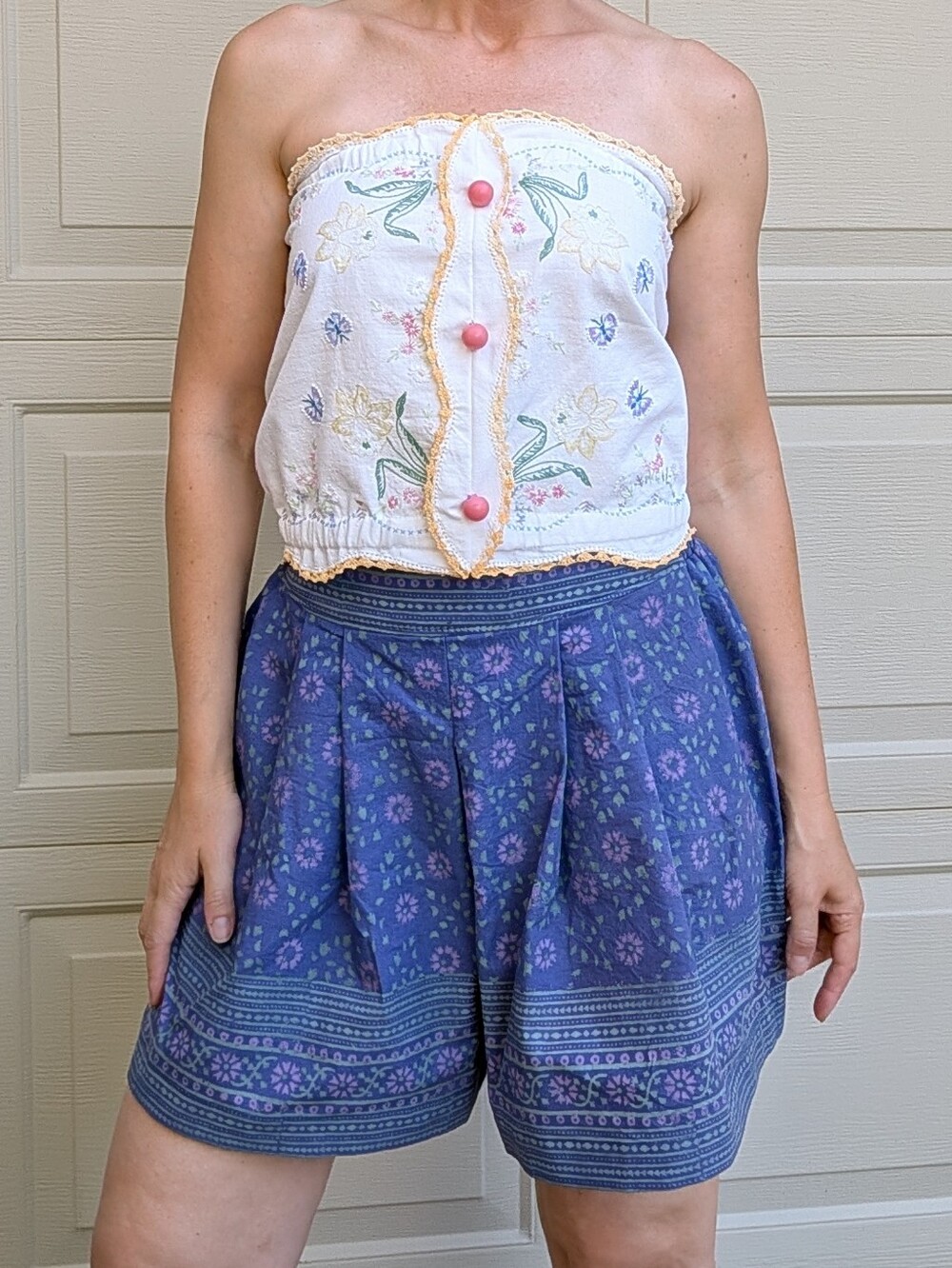 1 of 1 HANDMADE SHORTS from a vintage april cornell tablecloth M